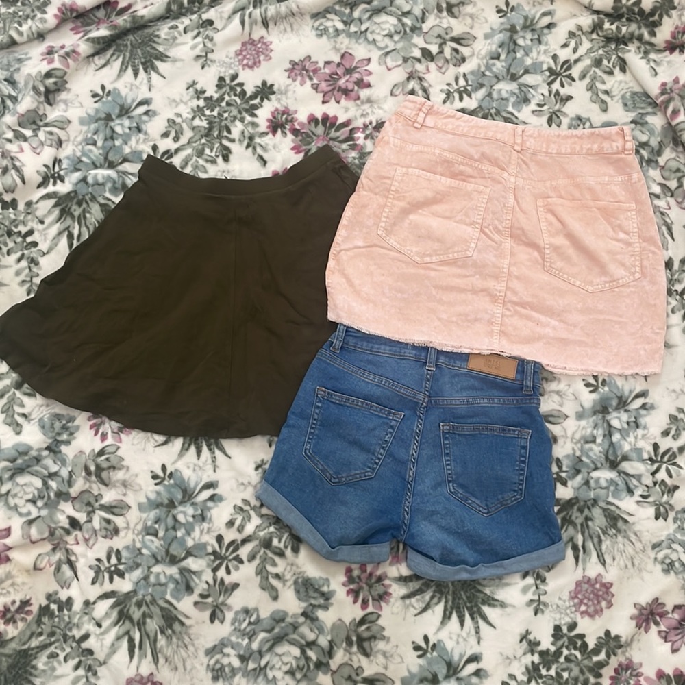 Three items: 1 short, 2 skirts - Picture 2 of 2